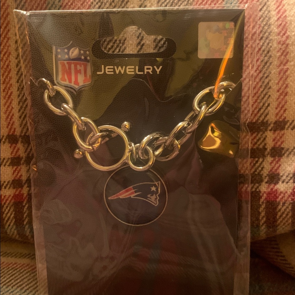 New England Patriots NFL Silver Chain Bracelet with  Logo- NWT